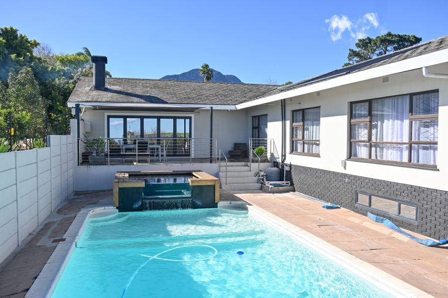 3 Bedroom Property for Sale in The Links Western Cape